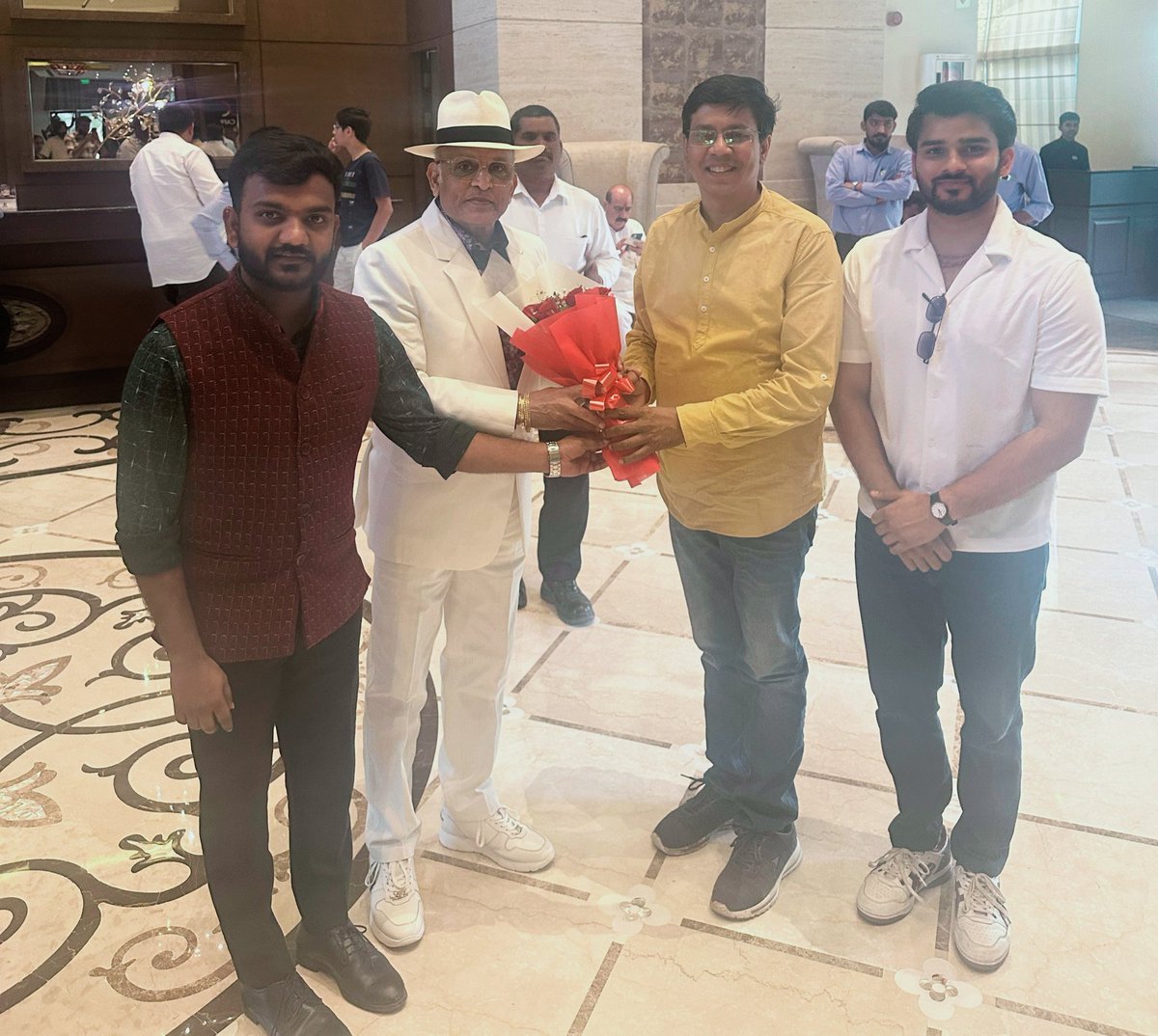 Such a pleasure meeting with the legendary Annu Kapoor Ji in Indore! 

#AnnuKapoor #indorediaries