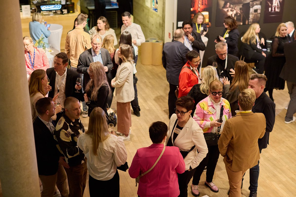 FinBotschaftDe's tweet image. ✈️🏖️Die alljährliche @ITB_Berlin lockte wieder zahlreiche Fachbesucher nach Berlin. In diesem Jahr veranstaltete @OurFinland in den Räumlichkeiten der Sauna-Ausstellung unserer Botschaft eine ITB-After-Party für alle Reise-Experten, die sich für 🇫🇮 als Reiseziel interessieren.