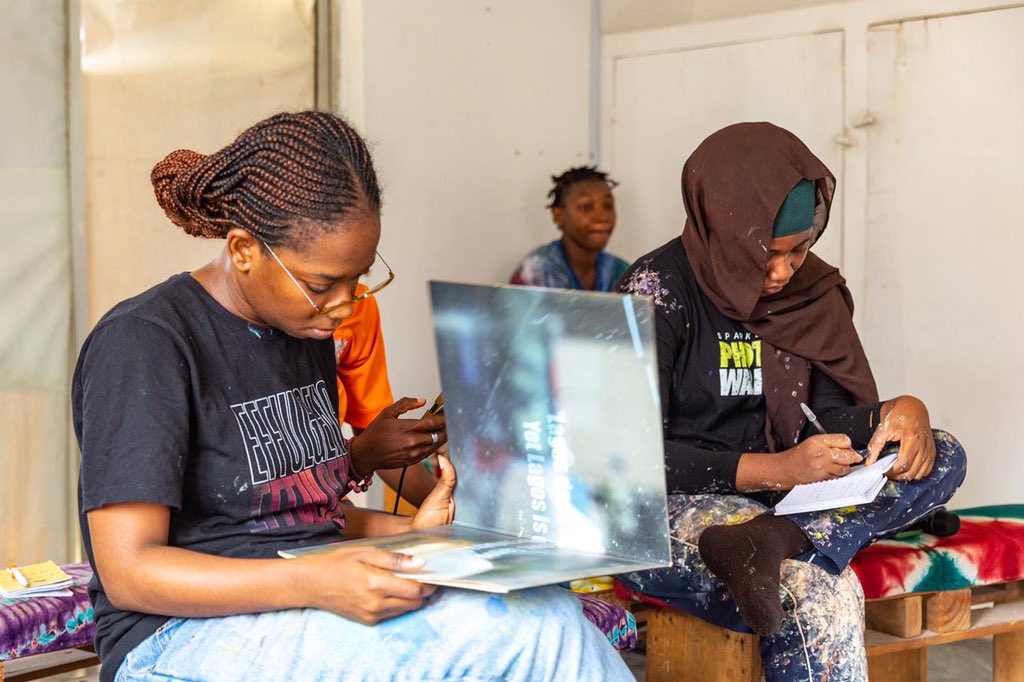 KutaNigeria's tweet photo. Our resident fellows have recently concluded a three day workshop and crit lab facilitated by Oyindamola Faithful.

Oyindamola shared current trends and practices in the contemporary arts and empowered artists to engage in deep research informed methodologies in their practices. https://t.co/VYurMcP8LU