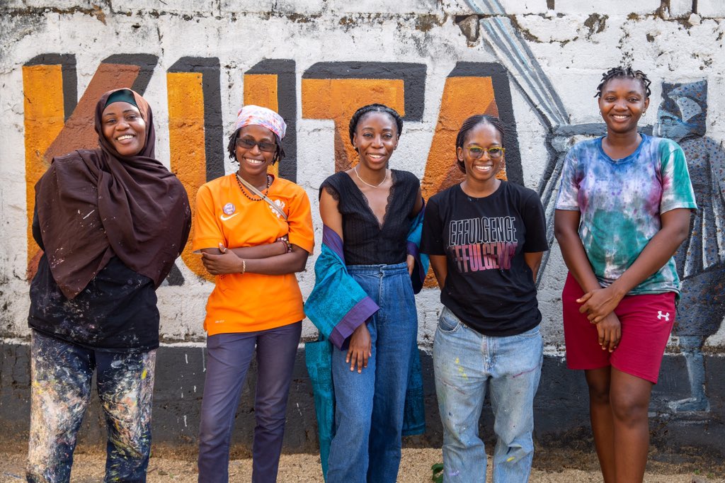 KutaNigeria's tweet photo. Our resident fellows have recently concluded a three day workshop and crit lab facilitated by Oyindamola Faithful.

Oyindamola shared current trends and practices in the contemporary arts and empowered artists to engage in deep research informed methodologies in their practices. https://t.co/VYurMcP8LU