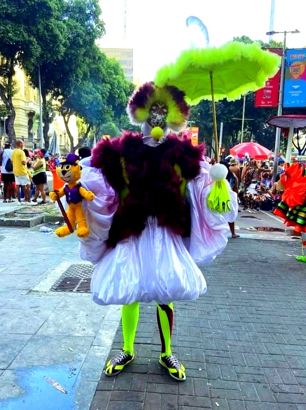BateOficial's tweet photo. VINTAGE DE ROCHA MIRANDA

🎭 CARNAVAL 2024 🎭

#batebola #batebolas #bateboleiro #bateboleira #bateboleiras #bateboleiros #euamobatebola #carnavalrj #carnaval2024 #batebolete #originalidades #suburbio #photography #riodejaneiro #planetabatebola #cultura https://t.co/t4vRSZGDDl