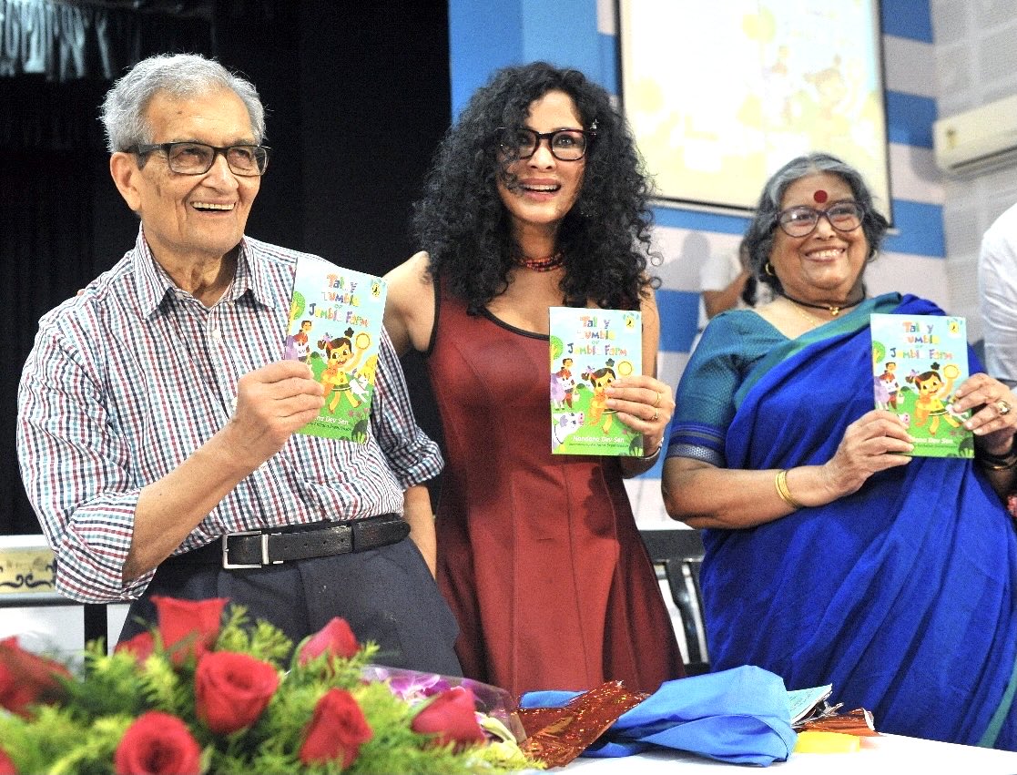 nandanadevsen's tweet photo. On #GeniusDay I’m proud to share that Ma just won the #SahityaAkademi Award for Translation! I feel #blessed to be parented by not 1 but 2 geniuses.
I don’t have their #genius, but I learnt from them the value of #humility 🌹
#AmartyaSen #NabaneetaDevSen #NobelPrize @ZubaanBooks https://t.co/d3VglSOigP