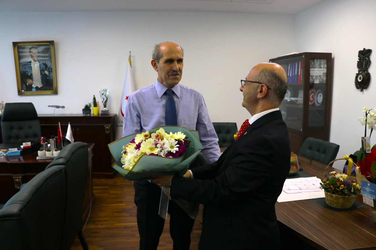 Sarıyer Belediyesi olarak bugün,Tıp Bayramı'nı kutlamak ve sağlık çalışanlarımıza teşekkür etmek amacıyla ilçedeki hastanelerimize ziyaret gerçekleştirdik. Sağlık çalışanlarımıza bir kez daha teşekkür ediyor, onların yanında olduğumuzu belirtmek istiyoruz. #TıpBayramı #SariyerBld