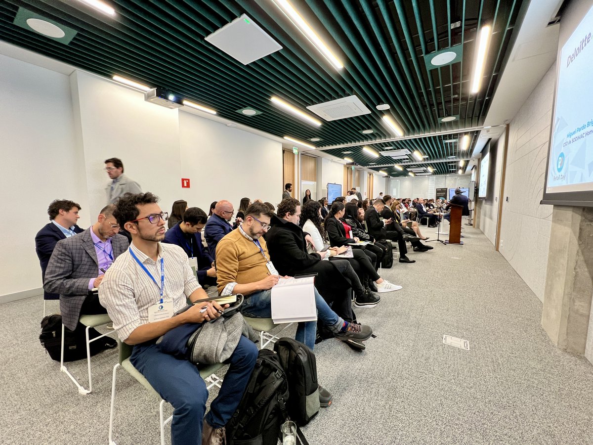 FenalcoNacional's tweet photo. #RetailDayColombia l Comienza nuestra agenda académica. 

A esta hora @JuanDiegoAlvira entrevista a Miguel Pardo Brigard, CEO Sodimac Colombia Homecenter. Atención al cliente, importancia de conocer la realidad de pequeñas y medianas empresas y prospectos para el sector.  @Homecenter_co @DeloitteCO