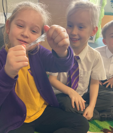 This afternoon Van Gogh explored the smart material Polymorph. They could explain the different stages of the plastic and enjoyed moulding shapes using their hands. The children had a fantastic time!