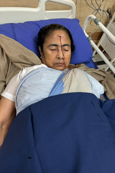 TimesNow's tweet photo. "Our chairperson @MamataOfficial sustained a major injury. Please keep her in your prayers 🙏🏻..." tweets All India Trinamool Congress.

#MamataBanerjee #WestBengal https://t.co/XwgP3rL0JJ
