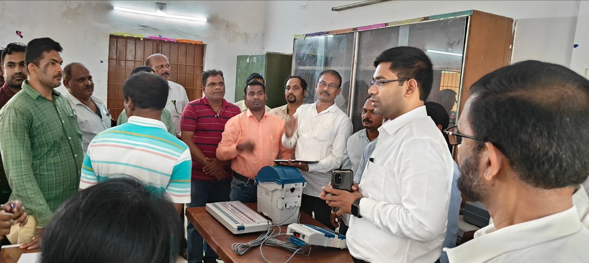 Training programme of Polling Personnel for SGE-2024 is ongoing across the district. Collector & DEO, Koraput interacted with the polling personnel & explained regarding various essential tasks to be performed by them. @ECISVEEP @OdishaCeo