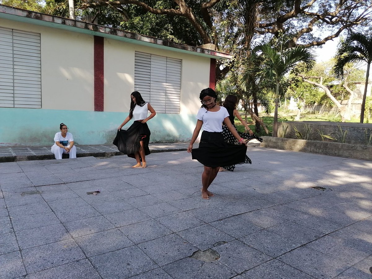 PrensaNova's tweet photo. Como parte de las celebraciones por el Día de la Prensa Cubana el Departamento de Periodismo de la @UOCuba realizó una actividad cultural en local de Extensión Universitaria.

#PrensaNova #PeriodismoActivo #OrgulloUO #UniversidadDeExcelencia #DiaDeLaPrensaCubana https://t.co/cewnqcqfXS