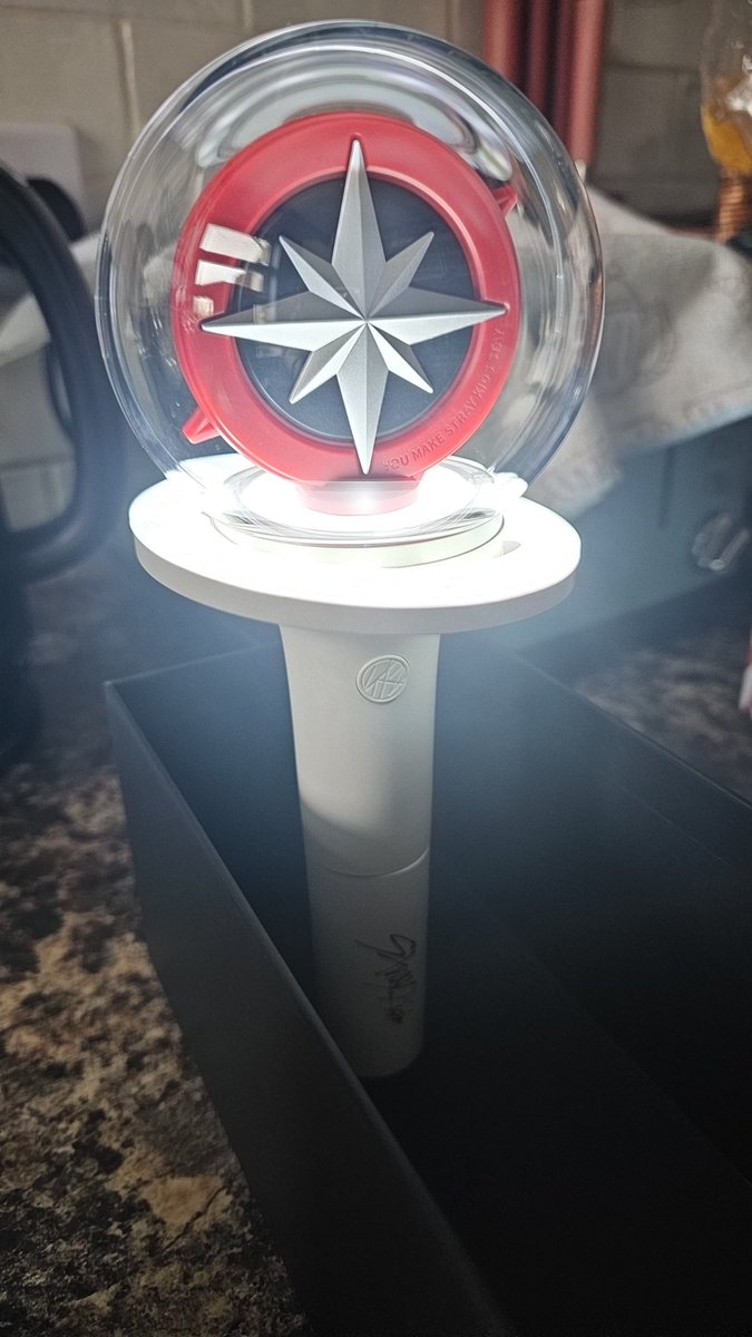 EBphotography18's tweet photo. STAY! I need help , I bought my skz lightstick v2 , used the QR code to download the app and its come up to say the app has a bug!? , anyone with android (samsung) had the same issue!?. https://t.co/9smCzMR6j9
