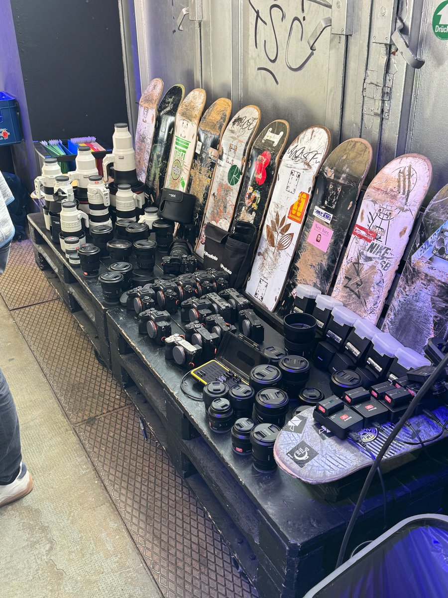indy310171's tweet photo. Heute zu Gast bei der #SonySpeedCon #SonyProConference, wie immer klasse Kameras&amp;Objektive, super Setting zum Fotografieren (Skateboarding mit der #SonyA9III) und ein tolles #SonyPro Team! @sony.deutschland https://t.co/4wFgcYNORa