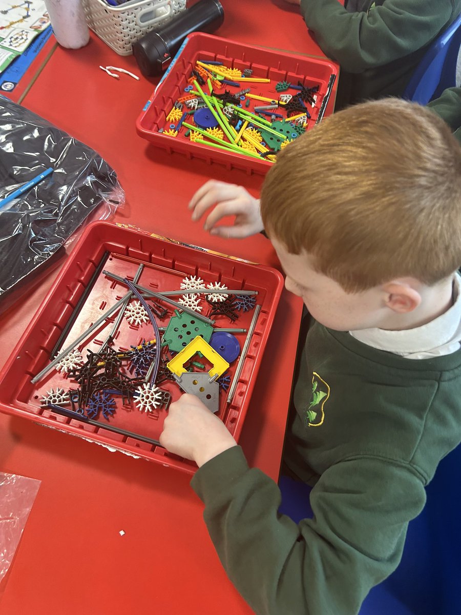 firsprimarysale's tweet photo. #Y5Redwood are working in teams to construct different objects which use levers, gears and pulleys to conclude their science topic on forces! ποΈβ¬οΈβ¬οΈ #teamwork #oracy #FirsScience https://t.co/HiRCPQyd2S