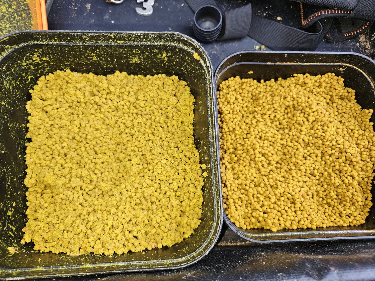 @DynamiteBaits How many complaints have you had about a recent batch of pellets? I've had bags and bags of useless pellets (F1 Sweet 2mm) that are completely different to the usual ones. Both prepared identically - left have gone fluffy and stodgy, right are perfect.