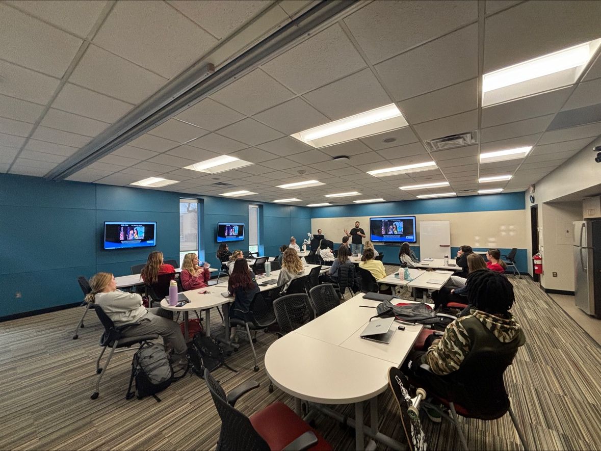 NHS Asst. Professor Vernetta Kosalka welcomed 2 guest speakers to her Intro to Hospitality Management & Intro to Event Planning classes. Kelly Pilkington & Daniel Anderson shared their insights, knowledge, & expertise w/our @HRTM_UNL students. 🌟🌟 linkedin.com/.../urn:li:act…