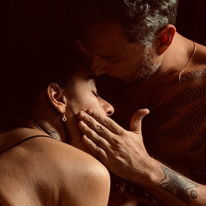 v&iacute;deo novo com a querida @PolySubimissa. est&eacute;tica incr&iacute;vel de uma cena quente. imagina o calor e o barulho<a class="tags" target="_blank" title="On Twitter" href="/?out=eyJ0eXAiOiJKV1QiLCJhbGciOiJIUzUxMiJ9.eyJpYXQiOjE3MjcyNjY3NDYsImlzcyI6InR3cG9ybnN0YXJzLmNvbSIsIm5iZiI6MTcyNzI2Njc0NiwiZXhwIjoxNzU4ODAyNzQ2LCJyZWRpcmVjdF91cmwiOiJodHRwczovL3R3aXR0ZXIuY29tL1BvbHlTdWJpbWlzc2EifQ.f2yaUPo5XiPWU29ArqLMC9AfnR_ZMKvGRyOJJVTSCA9D_pSZ1qtbdDPUHuB6gtqSdiHthuQdckDPcINlkELx-w">@PolySubimissa</a>