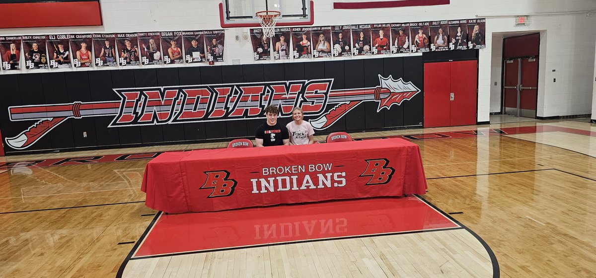 Carlie J. Wells tweet media