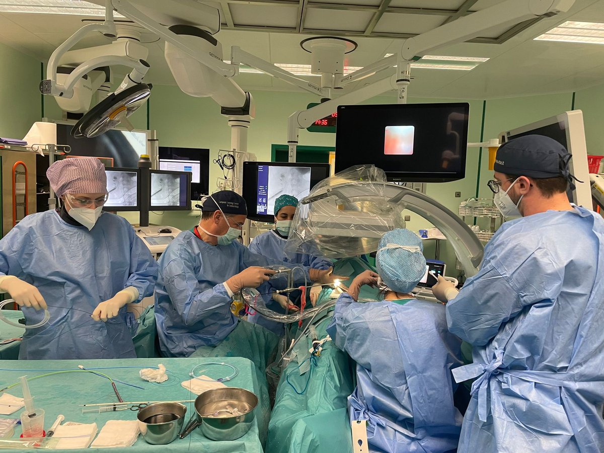 I like this pic showing my #ETCE endourological orchestra during a complicated #SBES (simultaneous #pcnl on one side, #RIRS contra laterally) this is teamwork: It’s clear from this picture how in every moment everybody knows exactly what do in order to succeed in such a