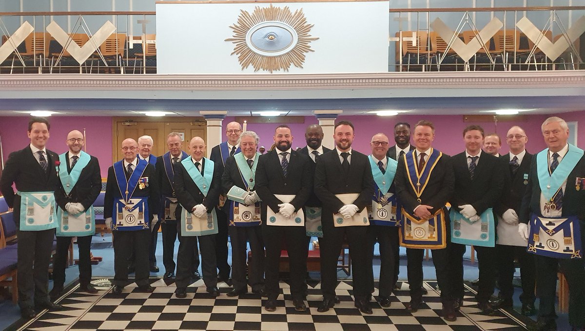 St Philip Lodge 4221... 🙌🏻 This weeks double 2nd was fantastic fun and as you can see the vibe is great within the Lodge!

Next month we have a 3rd! Can't wait 😃 Come and visit us... #EssexMasons #HealthyLodge #Growth