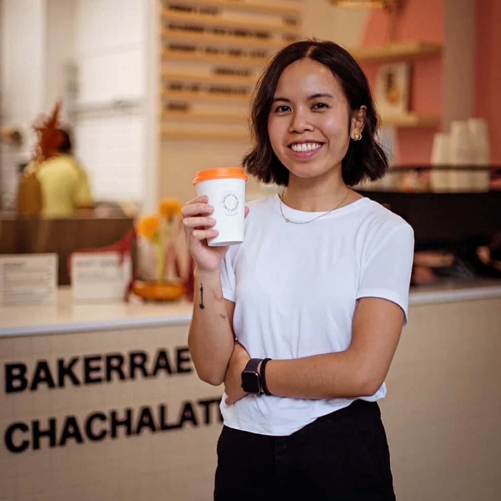 eatingyyz's tweet photo. Rhea Abayan is the owner of Bakerrae, a #bakery in the #UpperBeaches of Toronto. She started this business while working full-time as a nurse during the pandemic. Her dream was to bring Filipino flavors that were inspired by her childhood with a twist. She creates things in small batches and rotates what she has frequently. I think you need to try this fantastic spot. So yummy to eeeat! 💚
ℹ️ #BakerRae
📍 149 Main St, #Toronto
☎ 647-996-0612
📷 local_foodie_in_toronto (IG)
➕ Mango Sago ($8) 😍
➕ Strawberry Calamansi ($8)
Wake up Toronto, we have food to eeeat right now! 😁
#bakerraexcafe #filipinobakery #filipinocafe #torontobakery #torontocafe #eatingyyz
