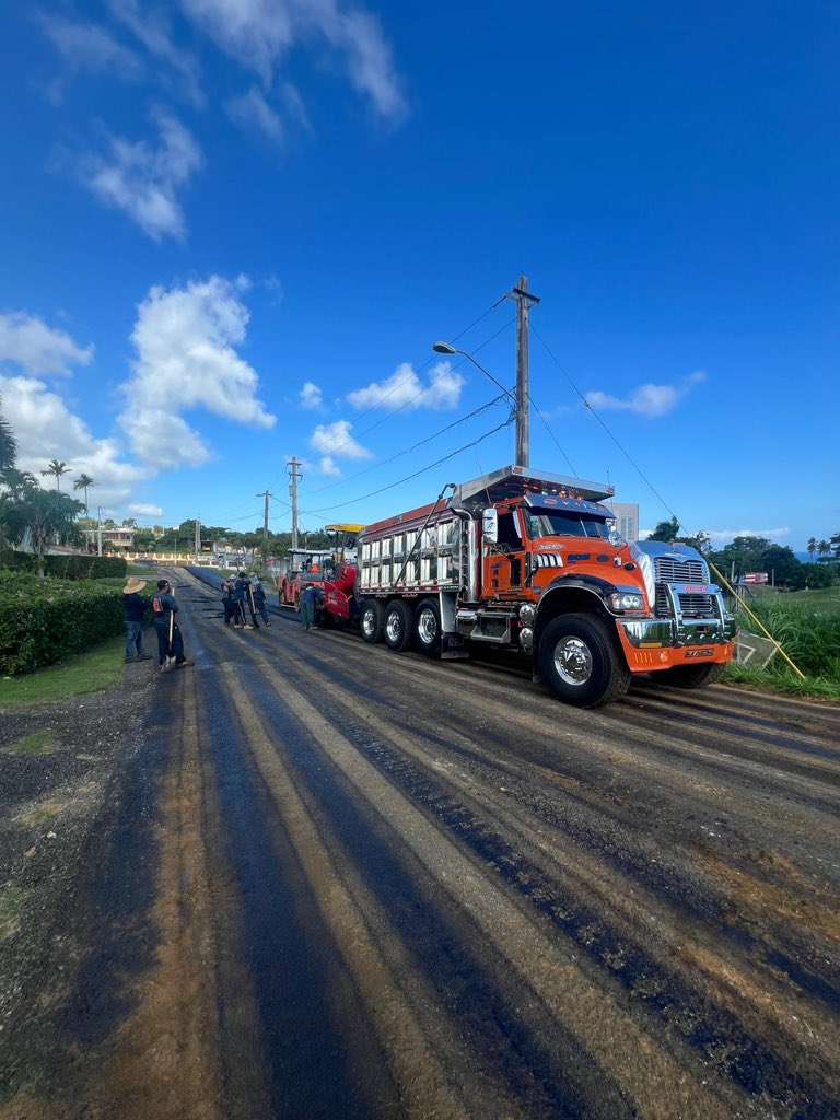 gabrielhr51's tweet photo. Continuan los trabajos de pavimentación en sector Bajura en el Barrio #Yeguada . https://t.co/LF91582lJ2