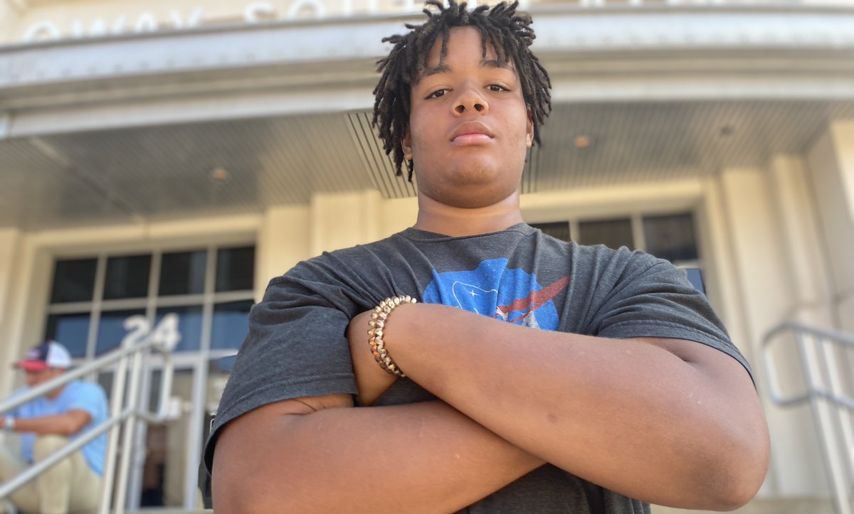 VIP: Ole Miss set to host 2025 instate offensive tackle Matthew Parker on Tuesday. The guy who says he grew up a Rebels fan tells us what an Ole Miss offer would mean to him... 247sports.com/college/ole-mi… #OleMiss #HottyToddy