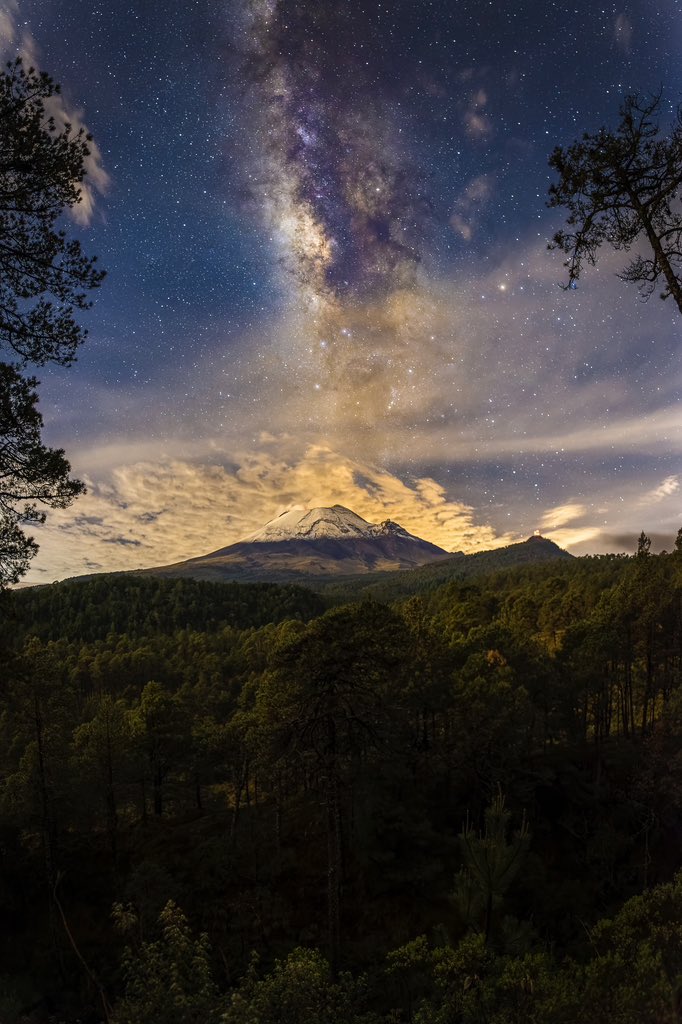 gtochimani's tweet photo. Volcán Popocatépetl acompañado de la hermosa vía láctea! https://t.co/1iITT0xlln