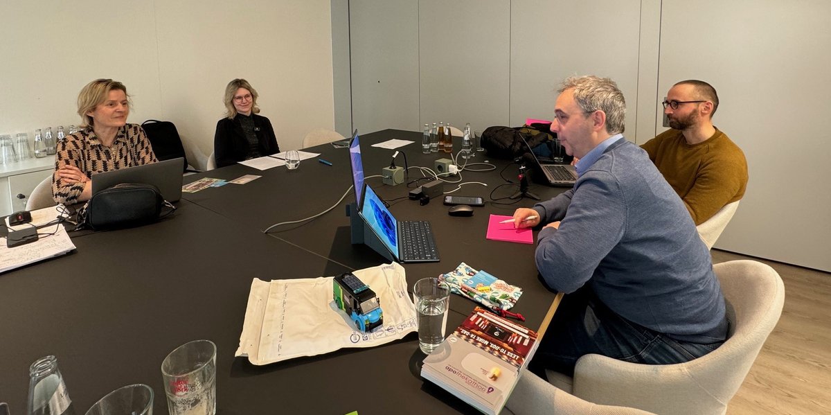 Was erwartet Besucher:innen auf der #DMEA24? Wie steht es um die #Digitalisierung der Gesundheitsversorgung in Deutschland? - Darüber und viele weitere Themen, haben wir im Podcast "Mehr Einsatz Wagen" gesprochen.🎤 Die gesamte Folge können Sie am 26. März hören.