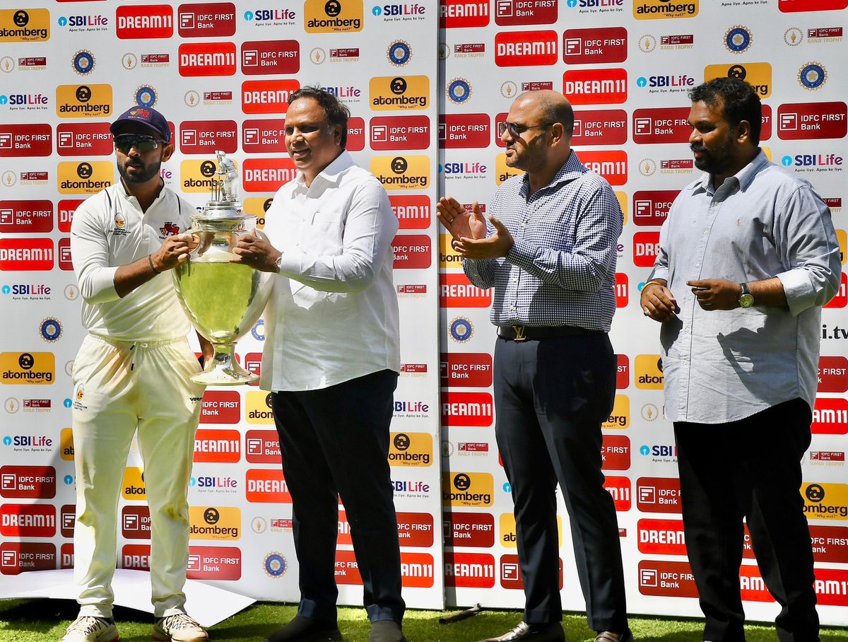 ajinkyarahane88's tweet photo. Number 42 , For you Mumbai ❤️ https://t.co/sQgMe2GEo7