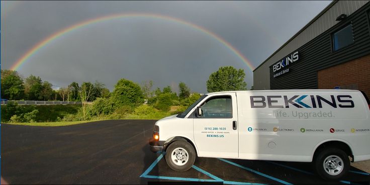 Happy St. Patrick's Day! We are so lucky to
work with such wonderful clients, partners and
coworkers.🍀

When you're searching for a pot of golden savings,
make sure to look for Bekins at the end of the
rainbow!🌈

#BekinsAppliances #ShopLocal #HappyStPatricksDay