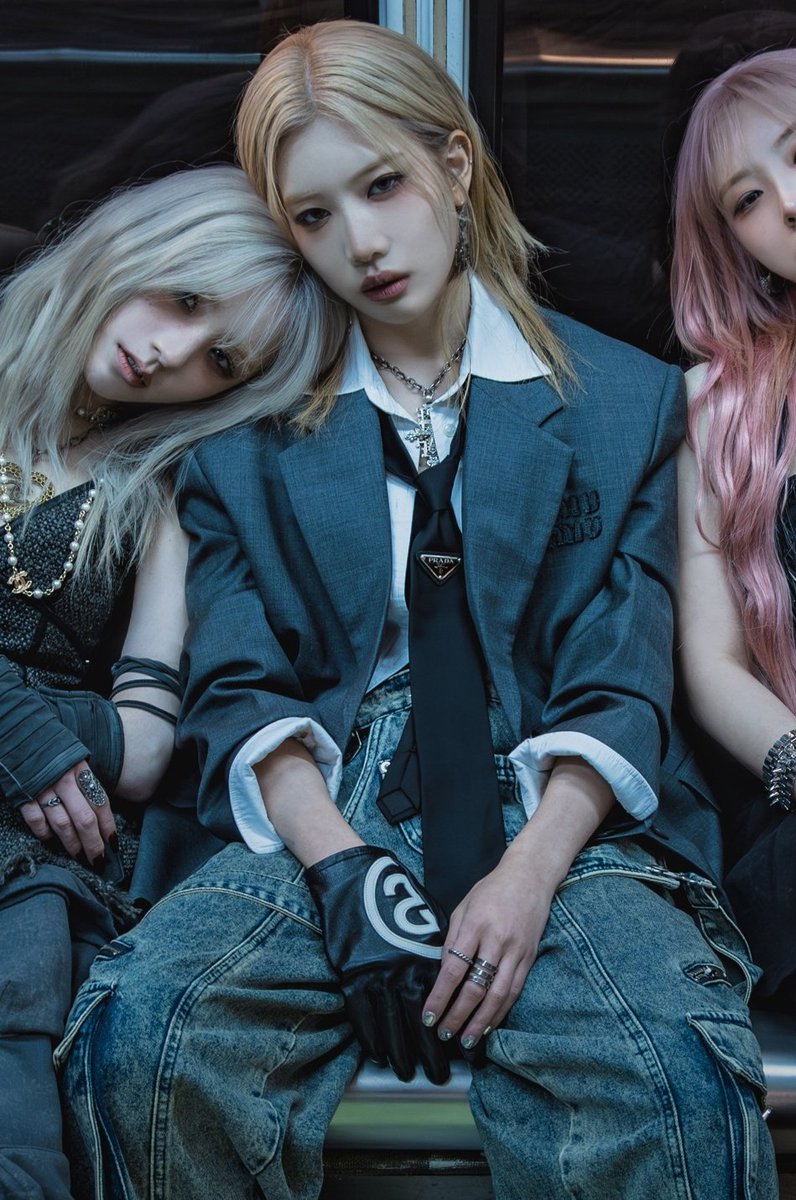 kim lip pics tweet media