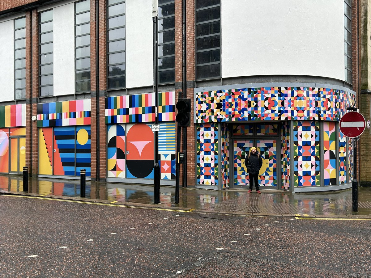Great to catch up with Tom Langfield (the artist behind this awesome mural in Sunderland) today over lunch. See more of his murals, digital art & NFTS at tompop.co.uk & here @tompop99 ⬇️⭐️

#sunderland #happeninginsunderland #mural #murals #streetart