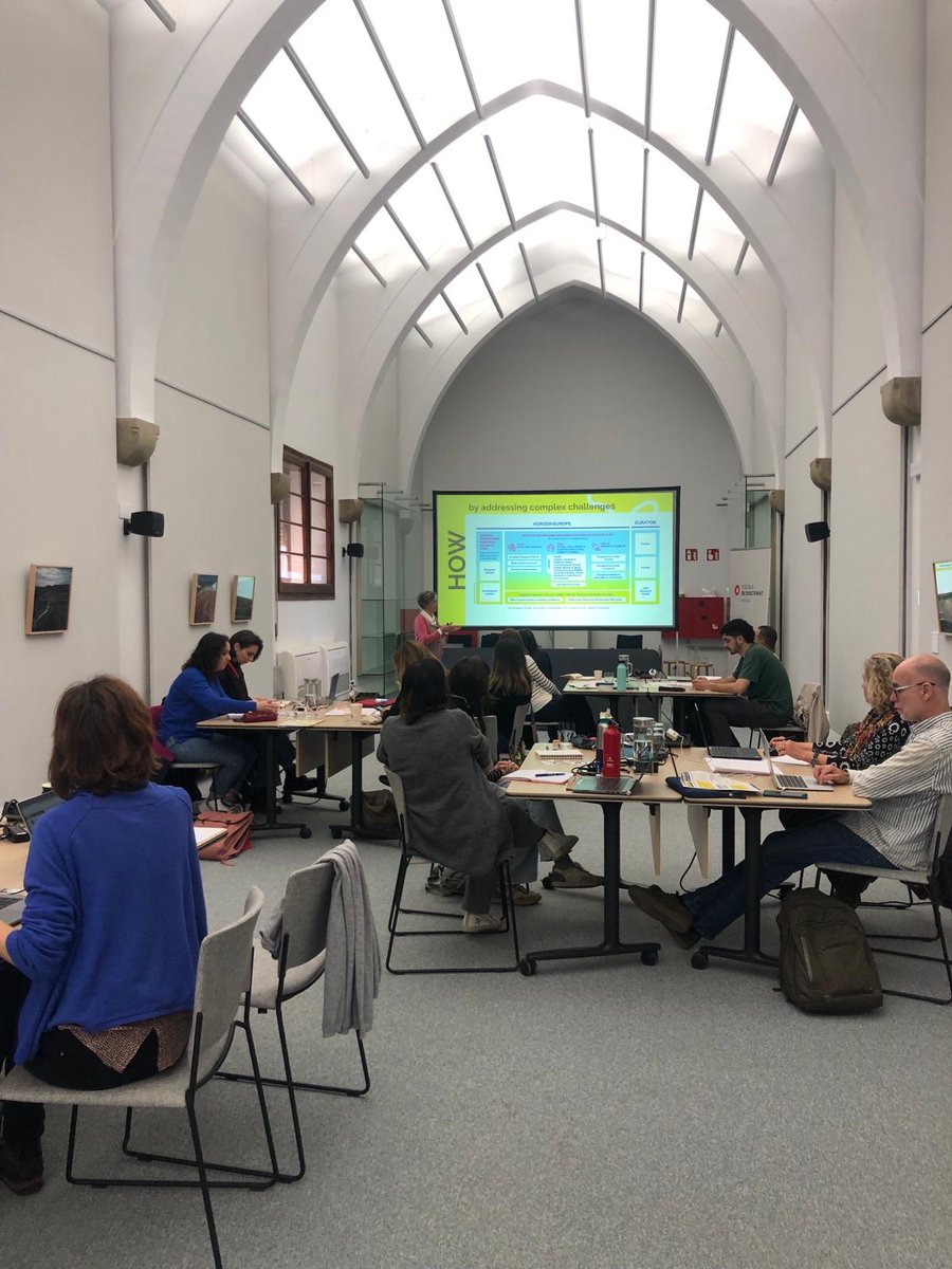 UVic_PhD's tweet photo. 📢#DoctoralTrainingWeek
A la jornada d'avui, continuem amb la segona sessió de "Qué impacto?", impartida per la Dra. Toñi Caro👇 https://t.co/SjWL53AHkl
