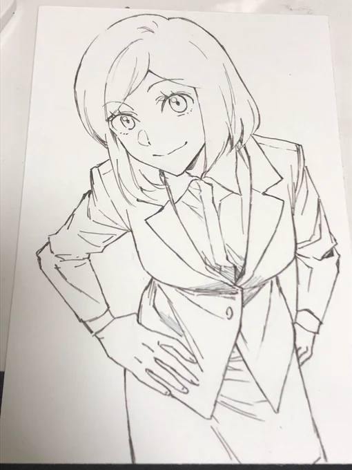 カラーイラストでも服の皺とかペン入れのペンで描いちゃう方なんだよなぁ…デジタルみたいに後で線の色変えられないのに(おそ子はグレースーツだから線描いても目立たんかな&白シャツはホワイトで線消すのも有りという気持ちもあるけど)
目と髪の毛は後で密度上げるので今回はこの程度で✒️ 