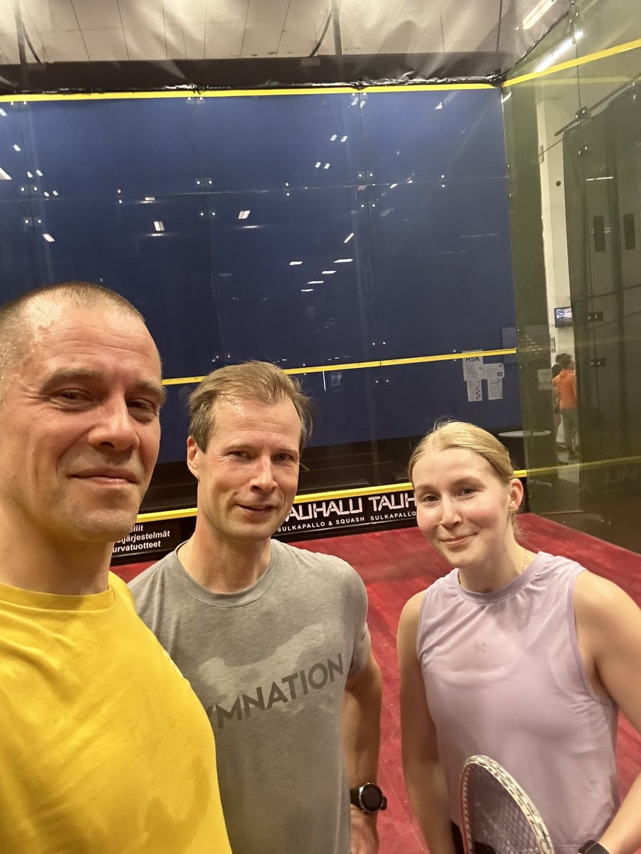 <a href="/SquashFinland/">Squash Finland</a> järjesti jälleen tänään päättäjä-/johtajasquash-teemaisen aamun. <a href="/OskariValtola/">Oskari Valtola</a>:n kanssa edustimme kansanedustajalaitoksen kössisiipeä. Kiitos sparrauksesta SM-hopeamitalisti Riina Koskinen! Onko tässä tuleva olympiaurheilija? Kaikki tuki sille projektille🕺