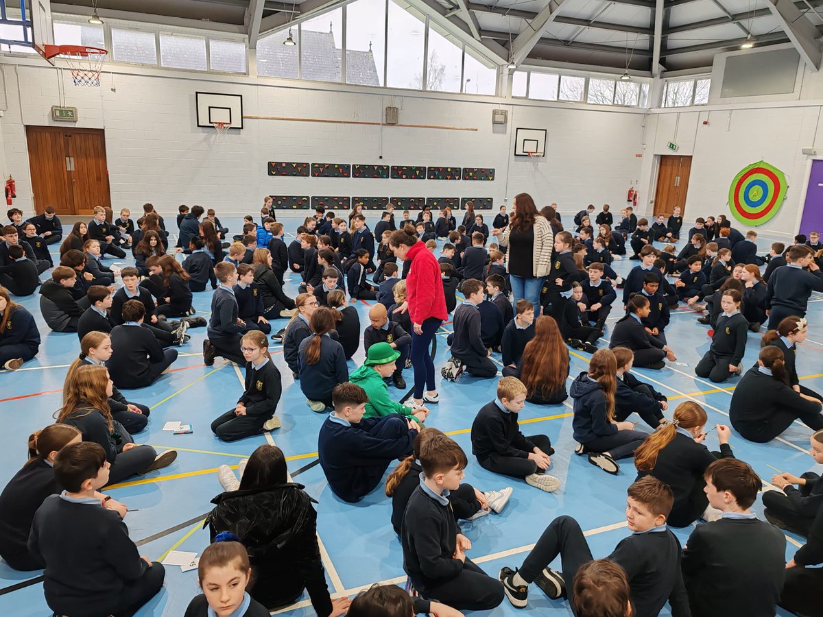 Bíonn rang a 3 go dtí rang a 6 ag glacadh páirt I dTráth na gCeist inniú sa halla 🤔

Is aoibhinn linn na gníomhachtaí a bhaineann le Seachtain na Gaeilge ☘️

#SnaG