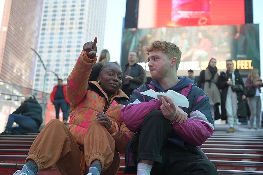 Exclusive video: We spend 36 hours in the Big Apple with Two Strangers (Carry A Cake Across New York) stars Dujonna Gift (@dujonnagift) and Sam Tutty (@samtutty). Watch here: whatsonstage.com/news/we-spend-…