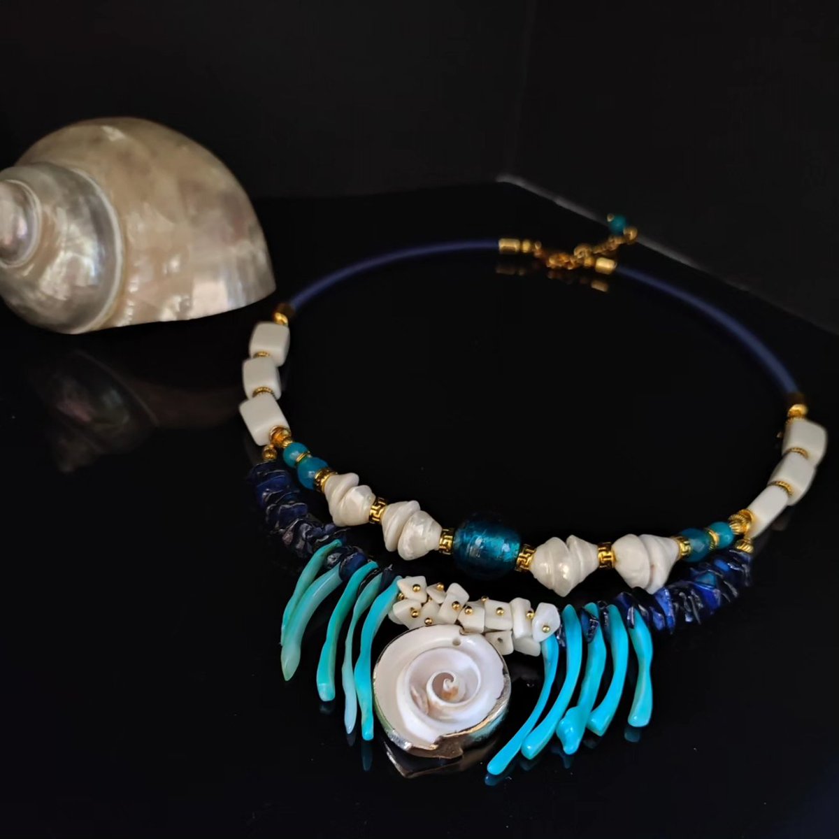 Shell choker necklace 
etsy.com/it/listing/160…
#necklaces #necklace #shellnecklace #choker #artnecklace #necklacestyle #necklacedesign #mecklacemaking #EtsySeller #etsygifts #etsyshopping