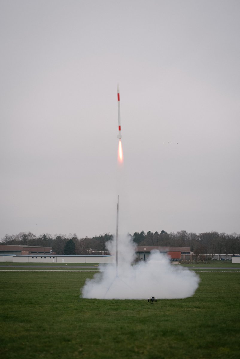 Aviaspace_eV's tweet photo. Gestern, Mi., 13.03., 🚀 @cansatde Dosensatelliten werden mithilfe einer Modellrakete auf bis zu einem Kilometer Höhe befördert, um ihre individuellen wissenschaftlichen Aufgaben zu erfüllen. @eseroDE @esa @DLR_de @dlr_next #zarm @CGI_DE @OHB_SE @DSI_aerospace @ruhrunibochum https://t.co/pJYc7sTJCR