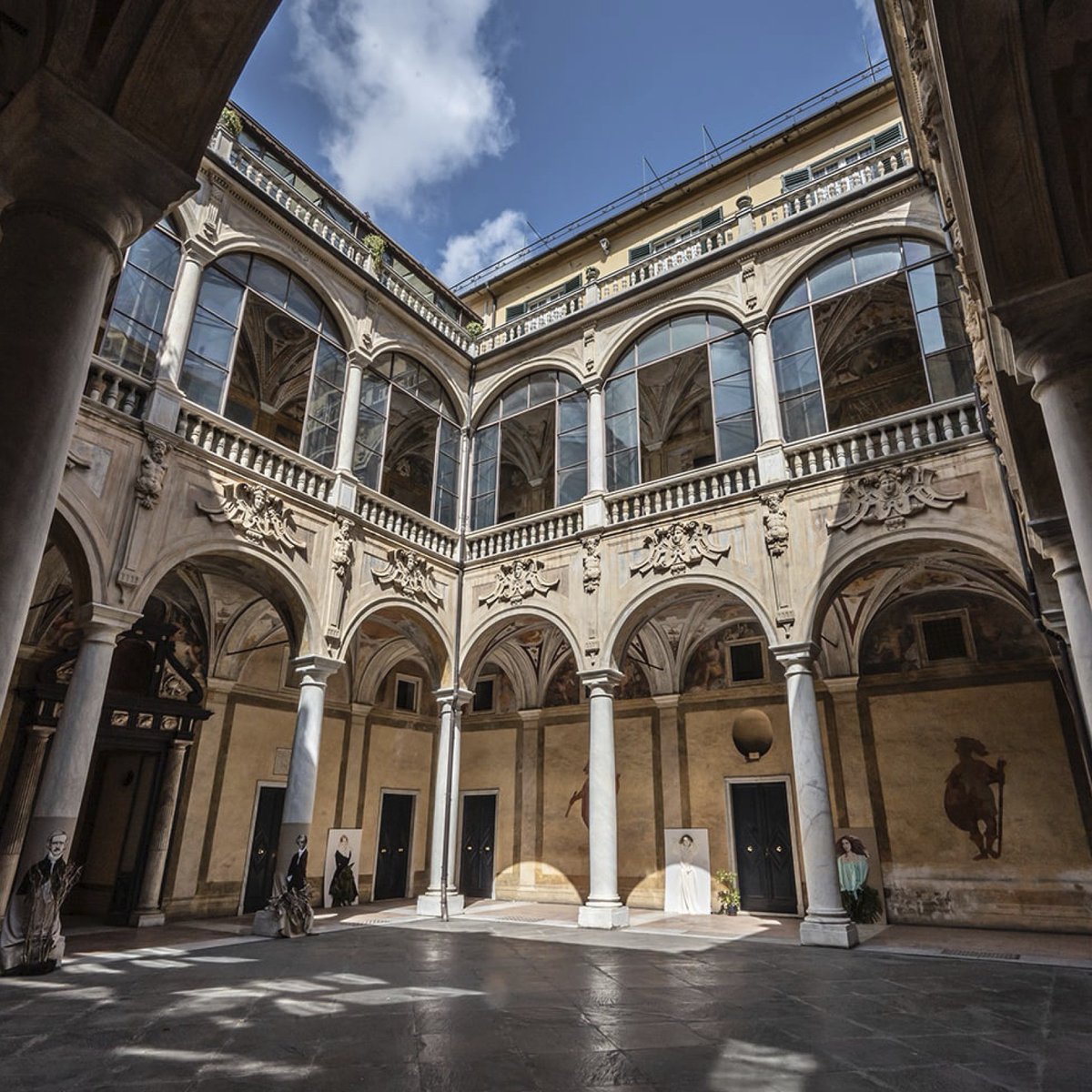 #Genova vanta 42 Palazzi dei Rolli Patrimonio Unesco.
👉🏻 Oggi vi mostriamo Palazzo di Antonio Doria, edificato poco prima della metà del 16esimo secolo per volontà di Antonio Doria.

Scoprite di più su: visitgenoa.it/it/palazzi-dei…
