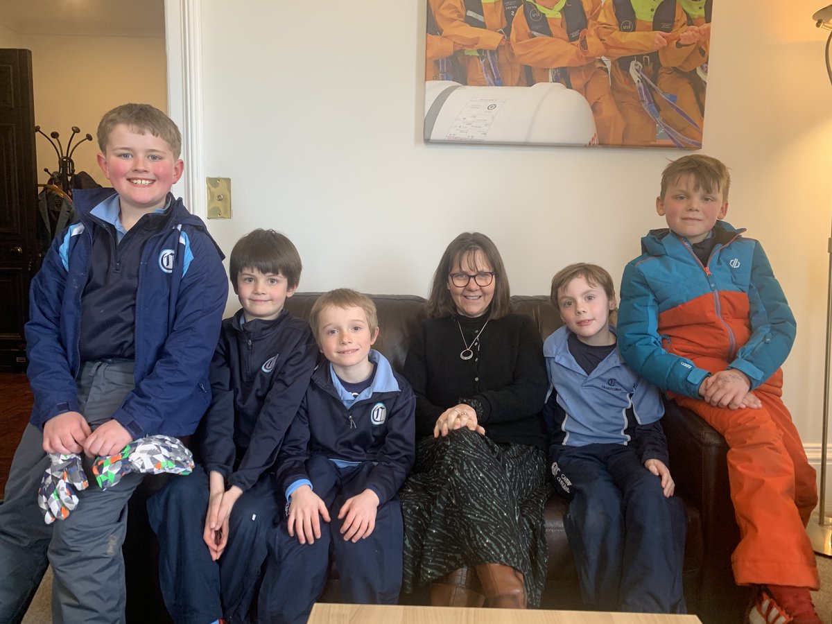Craigclowan's tweet photo. It was an all boys line up for Show Ups this week where Form 4's Sebastian and Form 3's Xander, Owen, Guy and Ted met with Mrs HendersonβοΈ
The children are doing so well, we need to replace the sweetie box over the holidays! π¬π«π
#CraigclowanJuniors #CraigclowanValues https://t.co/Or00ryiOUk