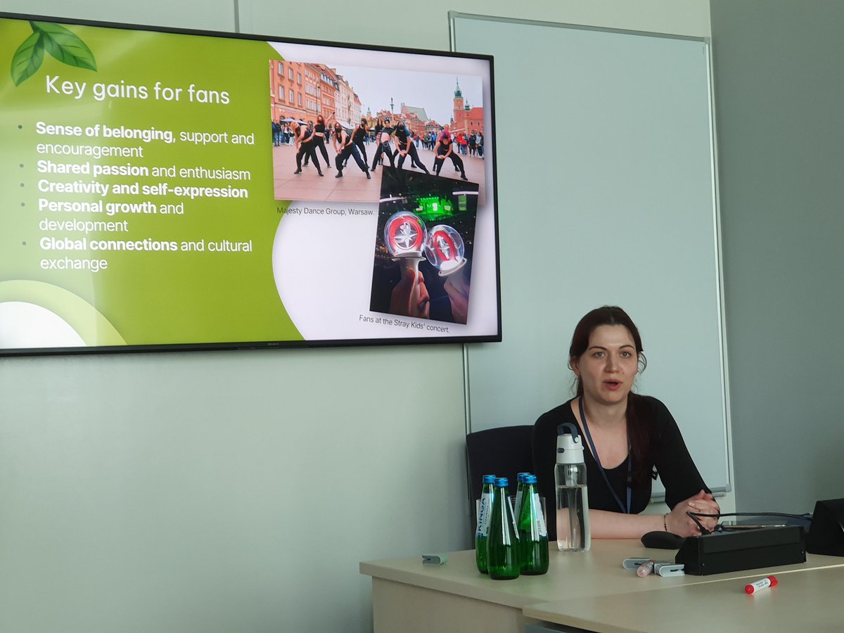 Starting the panel 'Innovative Approaches to Environmental Communication', @_juliatrzcinska explores the complex li is between K Pop fandom and the climate Crisis era. #icawarsaw