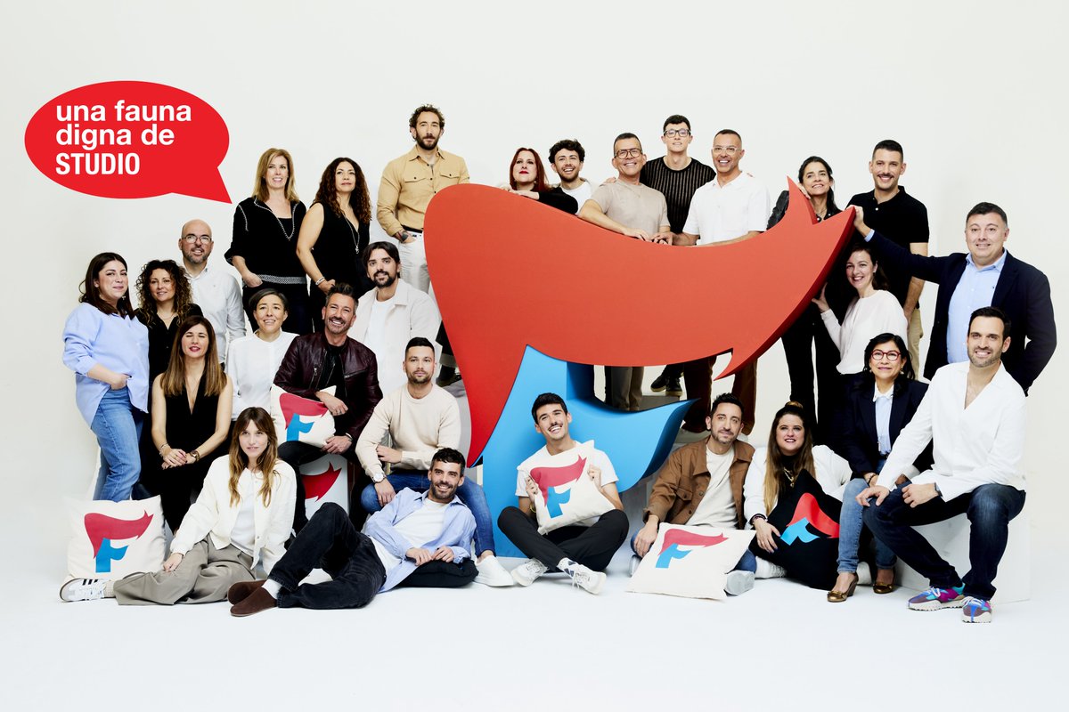 En <a href="/fabricantestv/">laosa</a> somos una fauna digna de STUDIO... 
Un grupo de currantes del 'show bussines' fieles a nuestra esencia. Juega al quién es quién con nosotros...