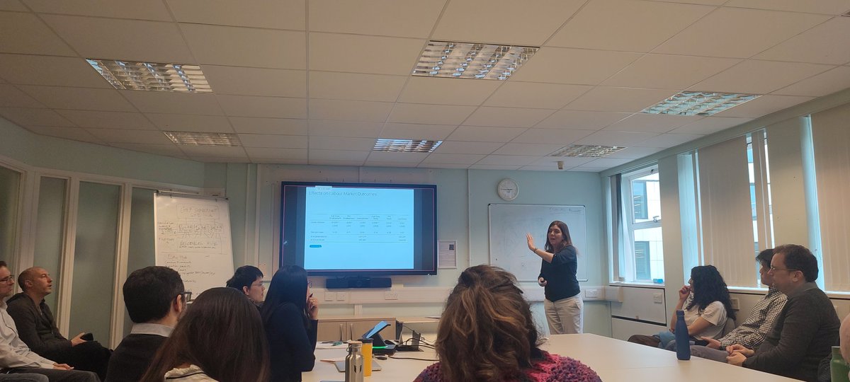 This week, for our departmental seminar, we had the pleasure to host Judith Delaney from the @BathEconomics who presented her paper 'the effect of university grade inflation on graduate outcomes', studying a very relevant and pressing issue of UK universities.