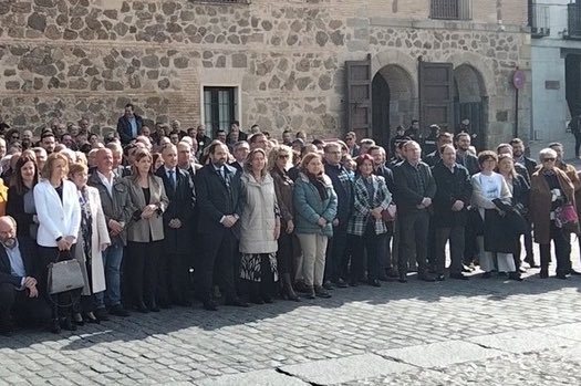 Paco Núñez al lado de Guarinos, la alcaldesa del PP que más ha subido los impuestos de España sin necesidad, manifestándose contra un canon europeo que tienen todas las regiones del PP, y que aquí será el más barato de España con 10.000 litros/mes/vivienda exento.  #hipocritas