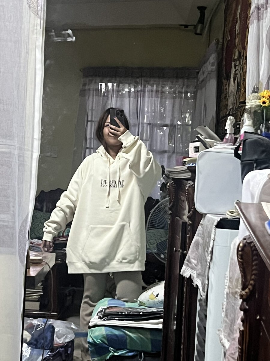 eiduuuh's tweet photo. Anyone wants to swap sizes?
HAVE: M Beige Hoodie (unused)
WANT: XS Beige Hoodie

Bought my eras tour merch last March 8th at Stadium Riverside! I still have the receipt!
📍Alabang/ Pasay/ Cainta (PH) on weekends!

Or you might be selling XS Quarter Zip? DM me!
#ErasTourSG #eras https://t.co/yfKDTBXkDQ