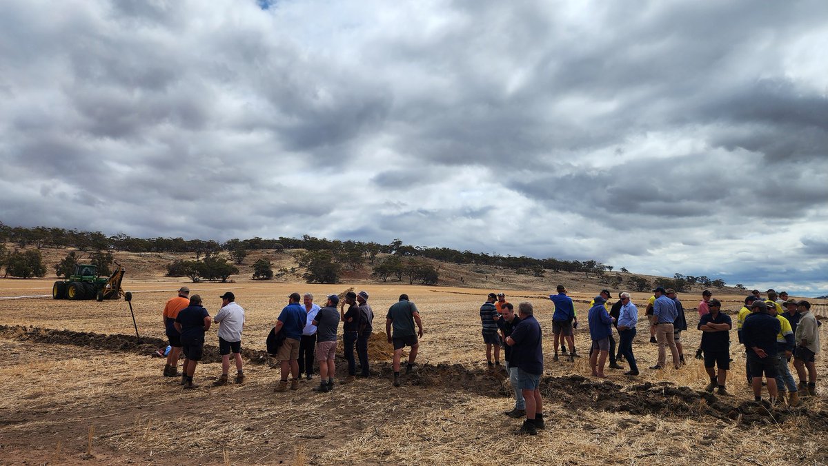Great turnout for the <a href="/soilmaxdotcom/">Soil-Max</a> demo organized by <a href="/FarmX_ag/">Farm X</a>. Had many great discussions and hopefully answered all the questions that farmers in the Northam area have about subsurface drainage. Big thanks to <a href="/SandonKnipe/">Sandon Knipe</a> for hosting and helping to ensure an efficient event.