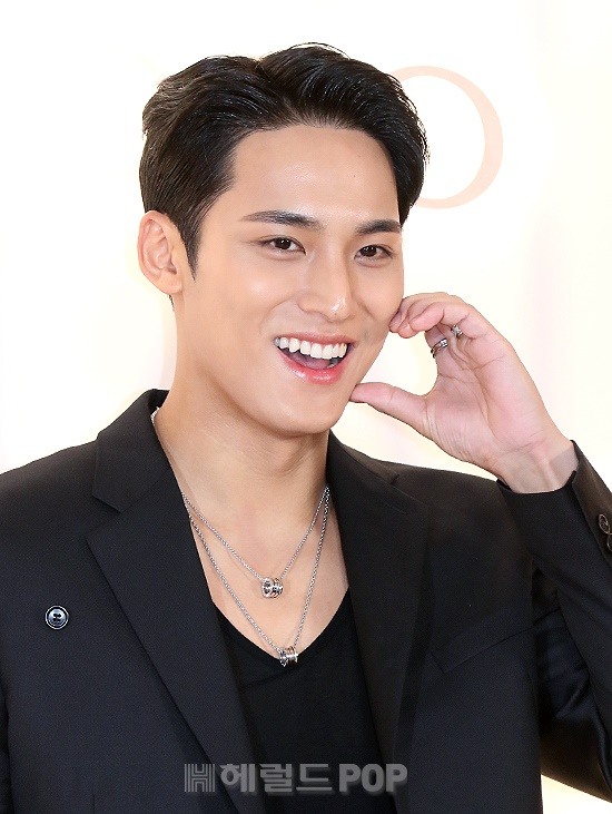 soongyu's tweet image. 하트 하트 🫶🏻🐶 

MINGYU AT BULGARI STUDIO
#MINGYUxBulgari