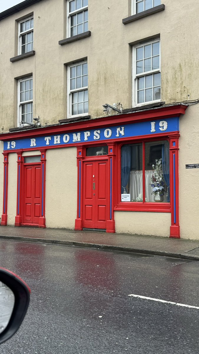 Bcgkelly's tweet image. Waiting outside the post office for my sis and I glance around to see this fine #Waterford establishment which I’ve no intention of availing of any time soon 🤞🤣 #funeralservice
