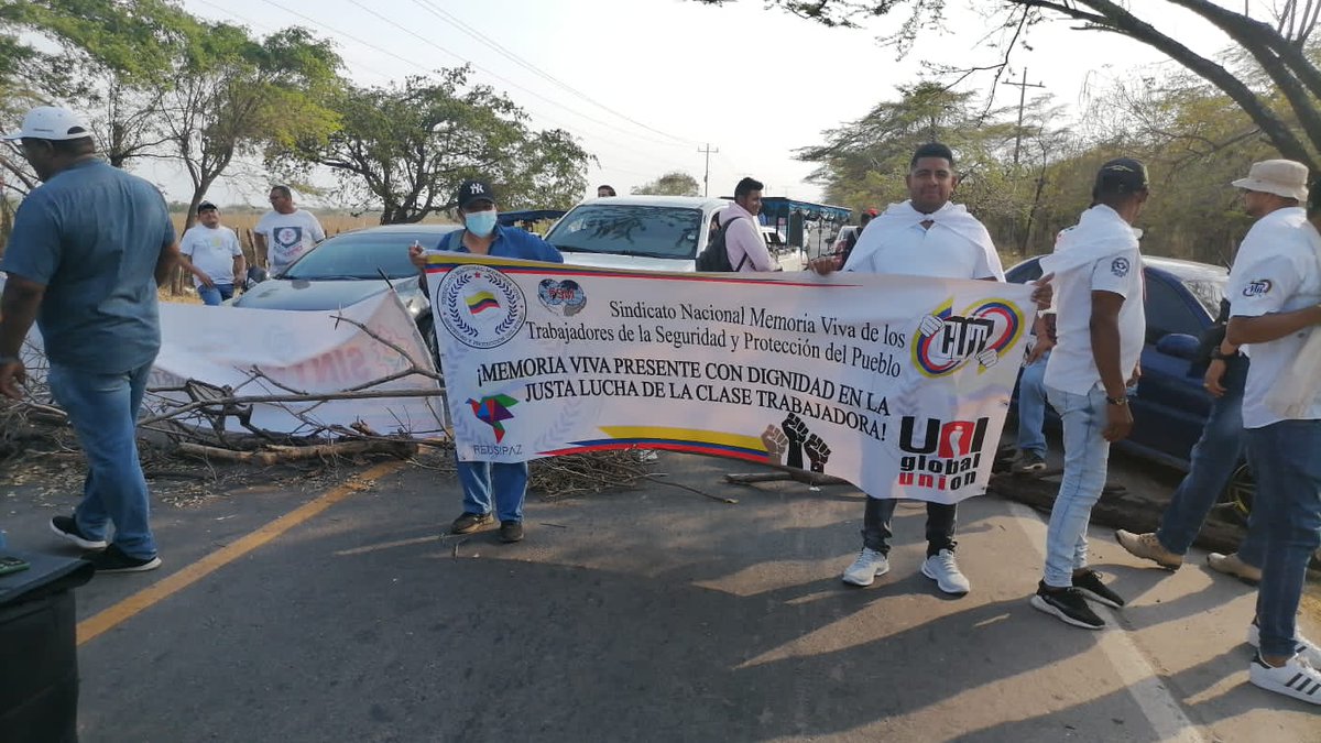 viva_memoria's tweet photo. Debido a los incumplimientos de la empresa Vigil por el no pago de salario al personal escolta las subdirectivas del Cesar y la Guajira nos encontramos en asambleas exigiendo dichos pagos.#seguimosenpiedelucha https://t.co/Bl48NUF1Fa