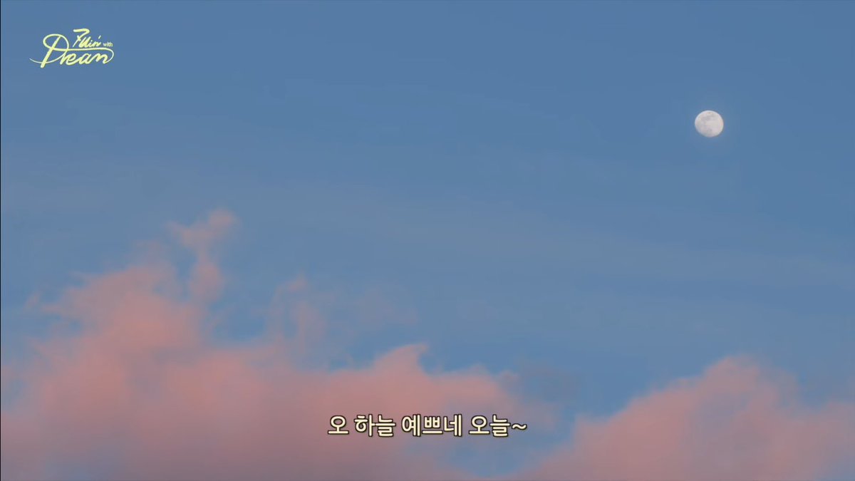 joyfulmarkly's tweet photo. our sky lovers🥺 https://t.co/kGztUKrLLE
