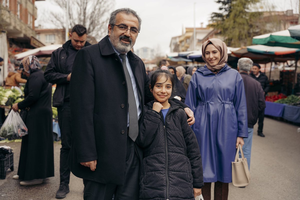 kemalbabuccu's tweet photo. Ayvalı Çarşamba Semt Pazarı'ndayız! 🛒

Pazarcı esnafımız ve hemşehrilerimizin; sorunlarını dinliyor, önerilerini alıyoruz.

Keçiörenlilerin nabzını tutarak, ilçemizi daha yaşanabilir bir yer olması için çalışacağız.

Birlikte daha İYİ günler için! ☀️

Keçiören İYİ olacak !

#EnİYİSİneLayıksınız #YerelSecim2024